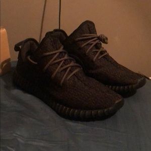 350 Boost Pirate Black